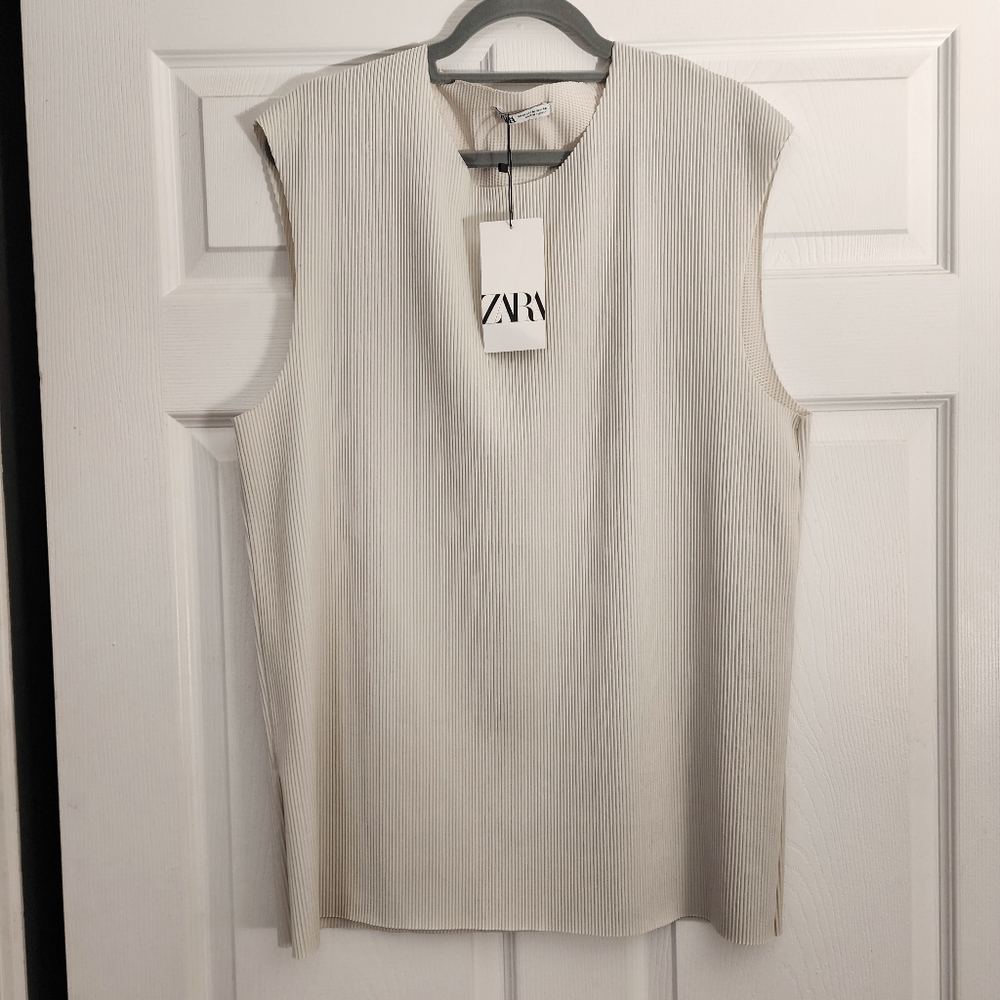 Sleeveless Textured Shirt